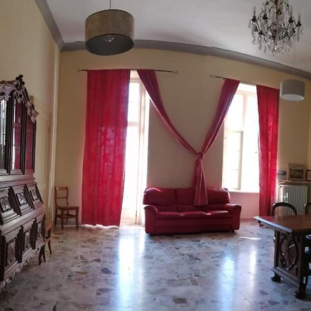 Dimora Castello Dei Conti Bed & Breakfast Trinita  Ngoại thất bức ảnh