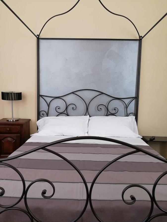 Dimora Castello Dei Conti Bed & Breakfast Trinita  Ngoại thất bức ảnh